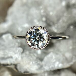 “Masterpiece Moon” Stunning Solitaire Moissanite Ring! 💎 - SIZE (9)